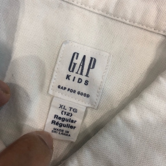 GAP Boys White Buttondown Shirt - Picture 2 of 2